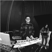 Profesor de música de teclado, imparte clases a alumnos de cualquier edad, con buena metodología de enseñanza